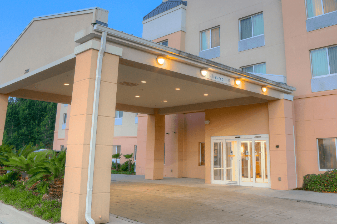 Exterior view of entrance of Fairfield Inn in Mobile AL